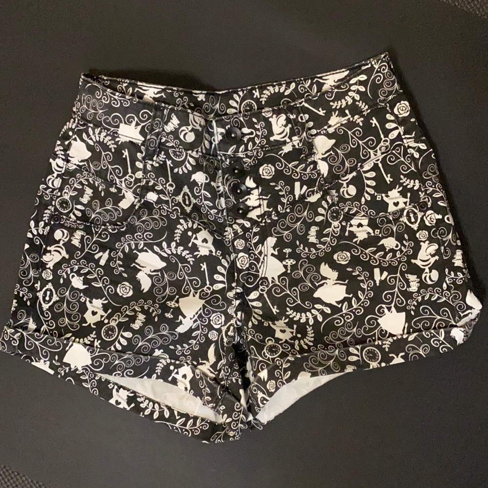 Disney Alice in Wonderland Shorts Juniors Size 3
